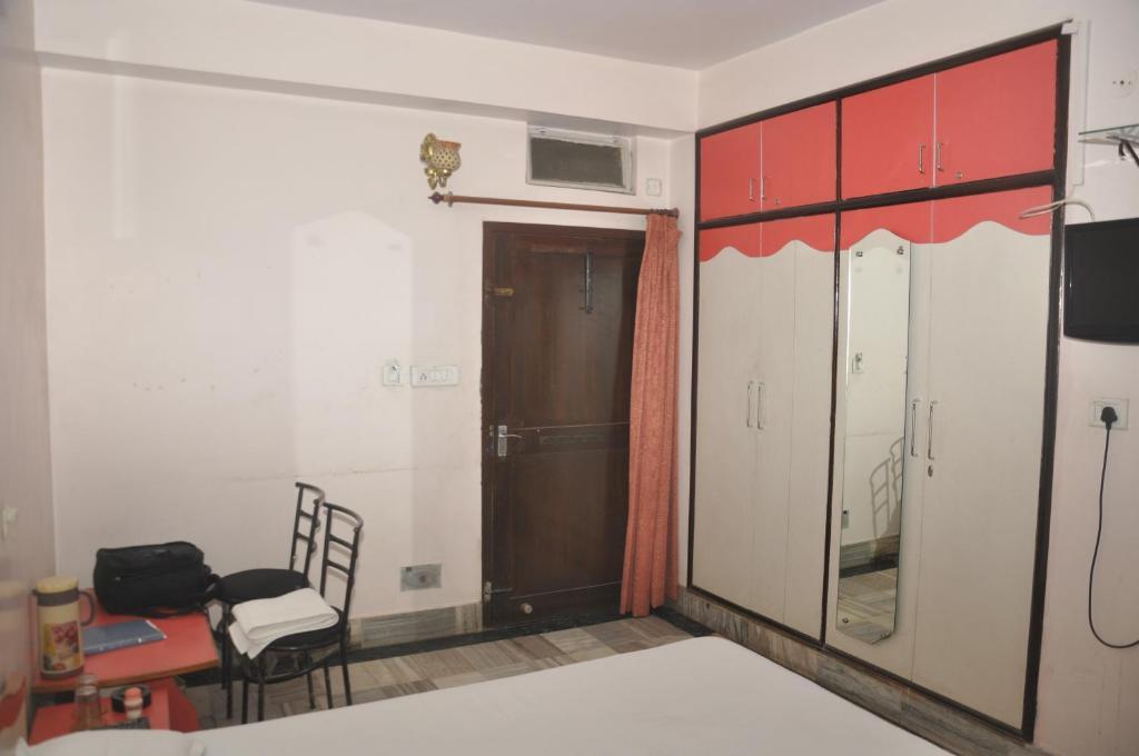 Aapnni Hotel Jaipur Ruang foto